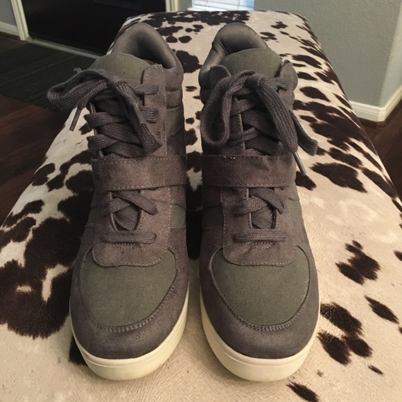 womens gray wedge sneakers